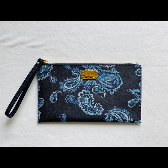 Michael Kors Handbags - Michael kors zip clutch